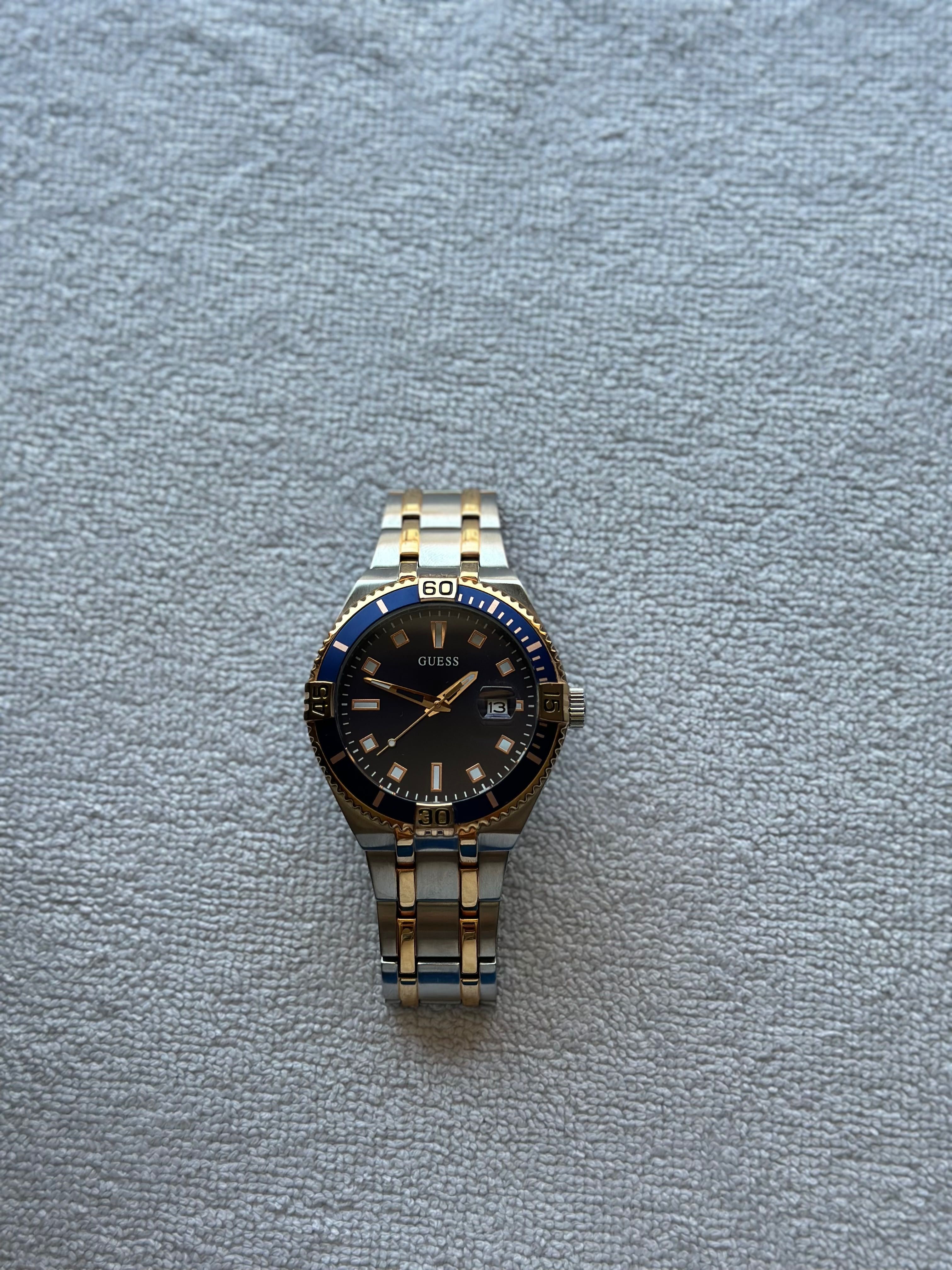 Часовник Guess оргинален
