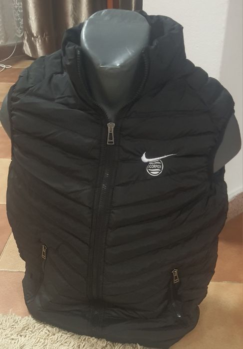 Vesta Bărbați. NIKE