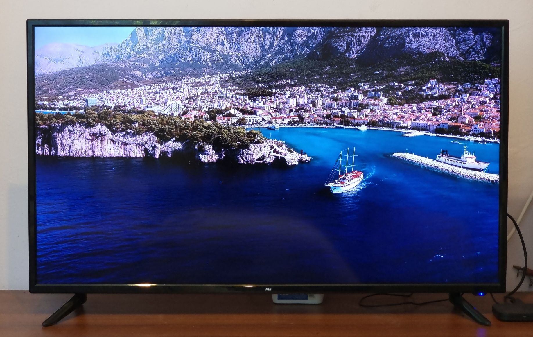 SMART Телевизор/NEI 40" - 4K , HDR , YouTube , Цифрова + Ефирна