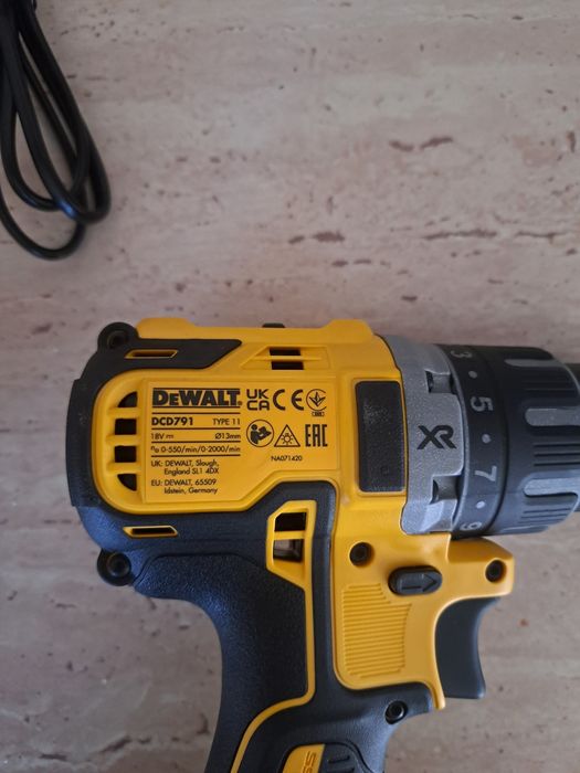 Mașină de găurit/înșurubat DeWalt XR 18V Brushless + 2 acumulatori + î
