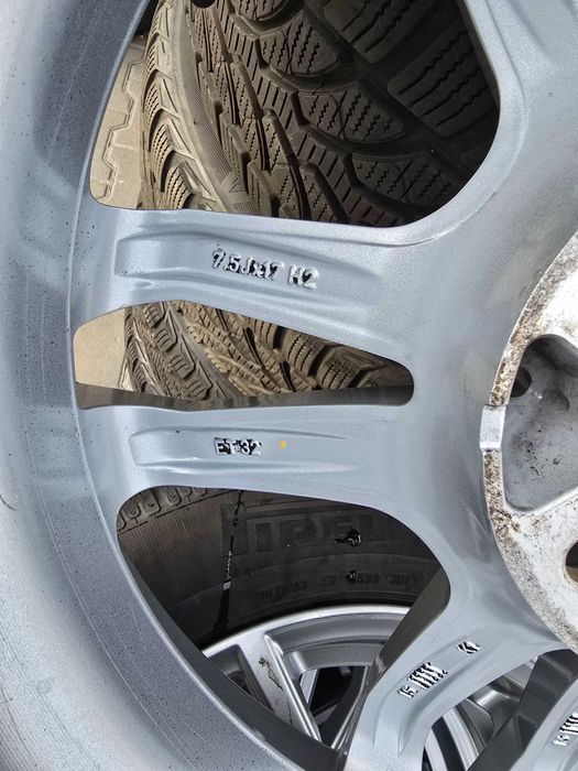 Jante BMW Seria 5 F10 F11 Anvelope iarna Pirelli SottoZero 225 55 17