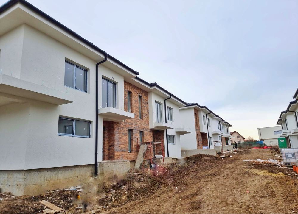 Duplex in ansamblu privat, 108mp utili, teren 200mp, zona Catanelor