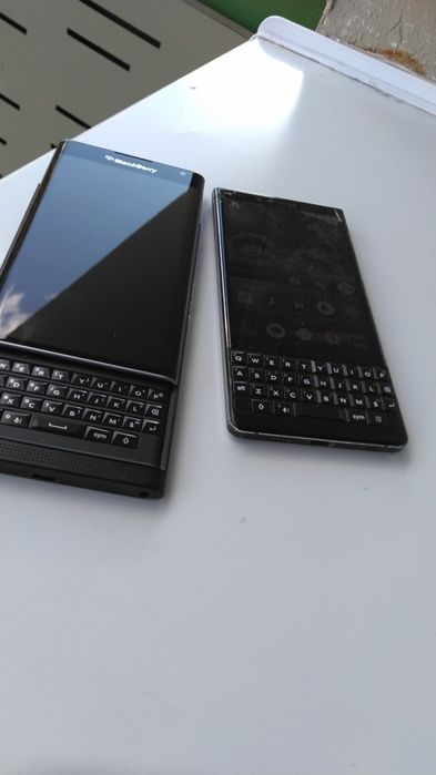 Blackberry Key2  si Blackberry Priv