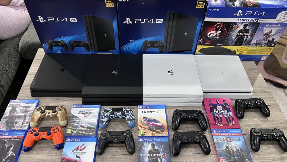 Продавам Sony PlayStation 4 / ПС 4 с 2 игри подарък и 1 джой