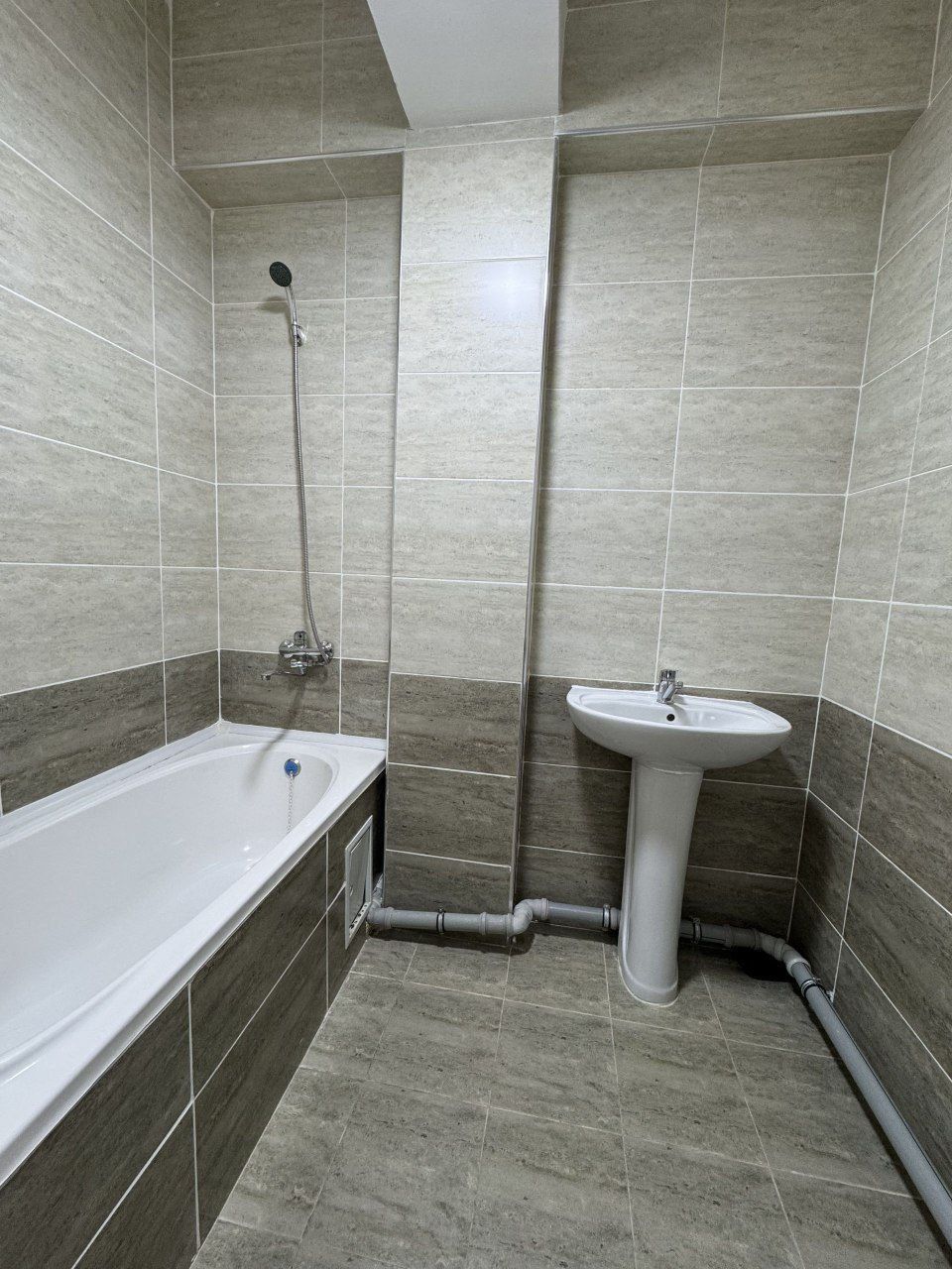 Yunusobod 18 mavze 2 xona (56²) 4 etaj sotiladi novostroyka