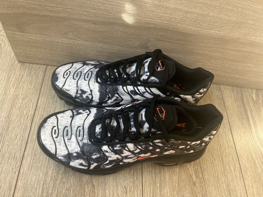 Nike Air Max Plus Camouflage 'Black Safety Orange'