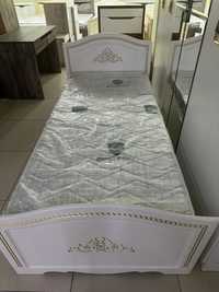 Продам Кровать 90х200 см белая с матрасом