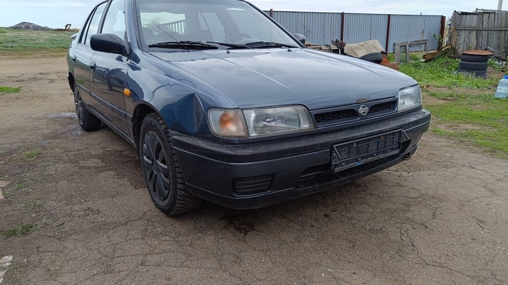 Nissan Sunny sedan 1991