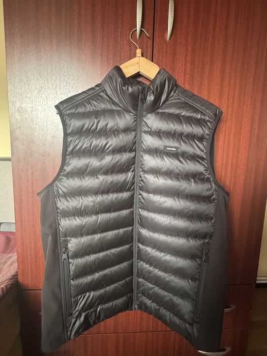 Елек Calvin Klein …