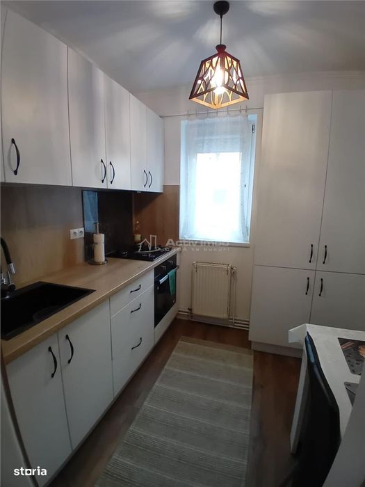 Apartament de vanzare etaj 2 cu pivnita Piata Noua
