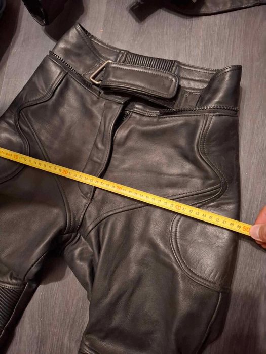 Продавам Мото Панталон размер С за жена до 60кг.