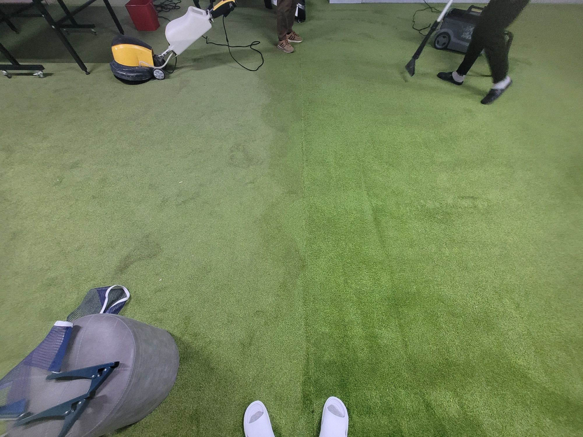 Gilam va mebel ximchistkasi