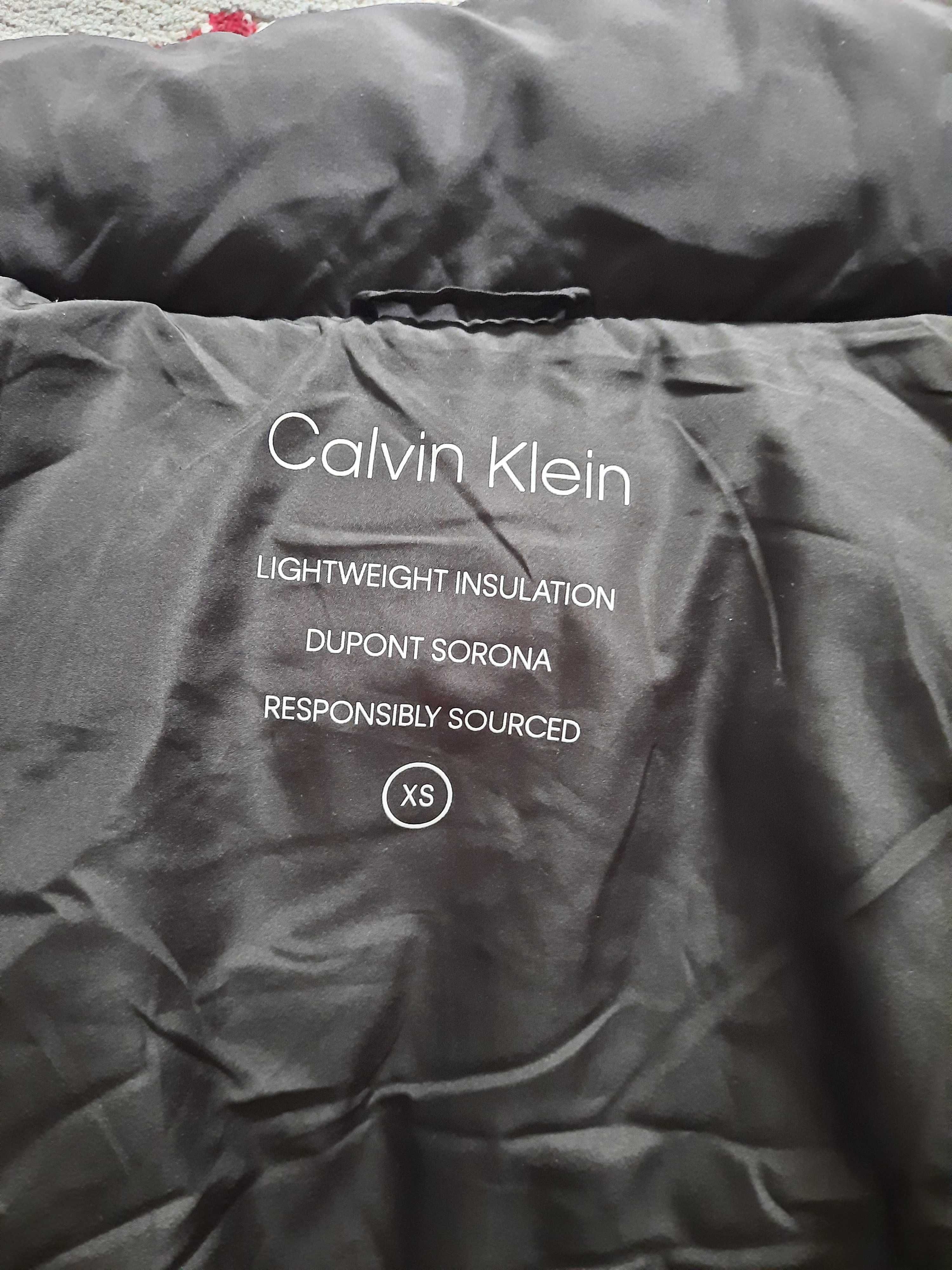 Vand geaca Calvin Klein,model ,Dupont Sorona, cu eticheta.