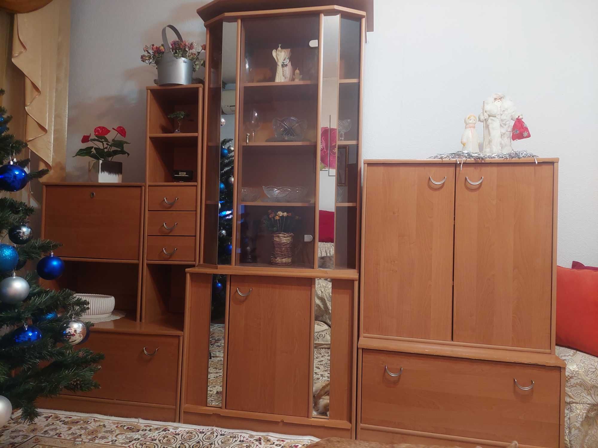 Продам Стенку в гостинную