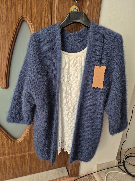 Cardigan albastru din material fin