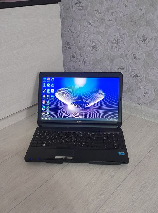 Ноутбук сатам /продам или обмен