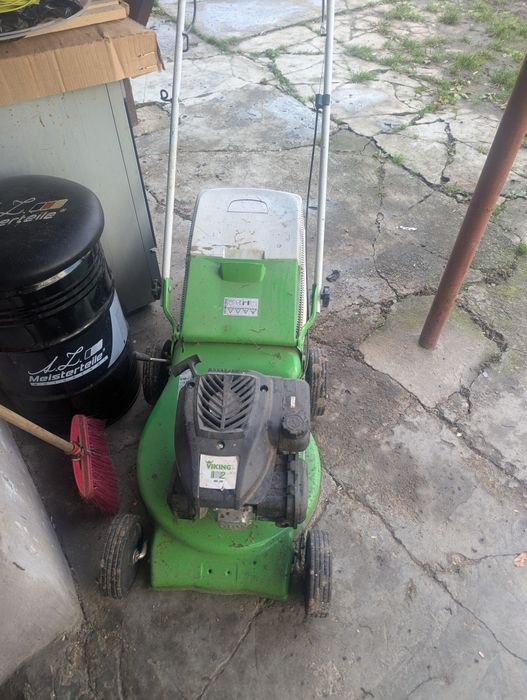 Mașina de tuns iarba Viking