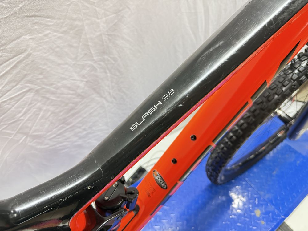 Trek Slash 9.8 Carbon