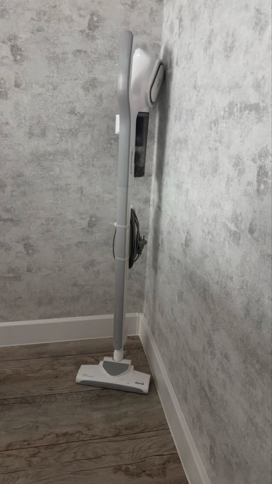 Пылесос вертикальный.