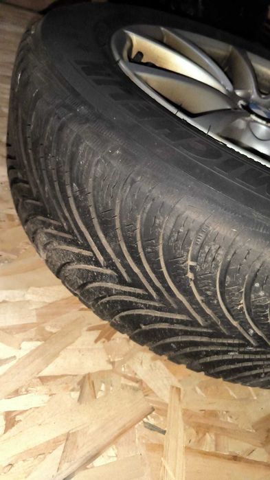 Vând genti BMW 16" CU cauciucuri Michelin