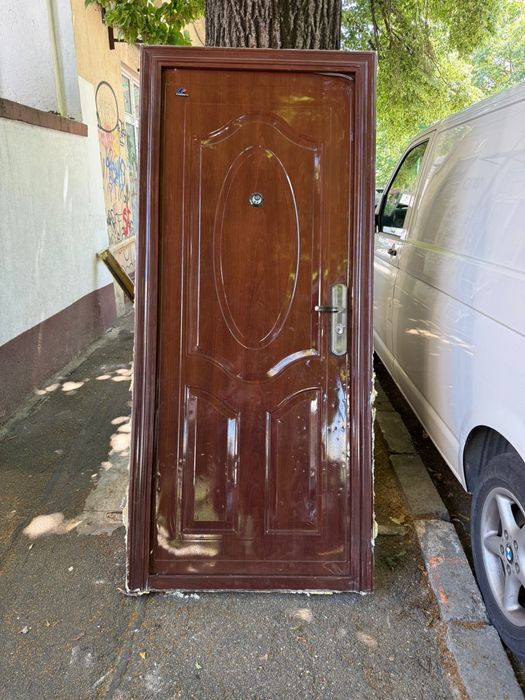 Vand usi sh 200 lei bucata(SUNATI LA NR DIN ANUNT)