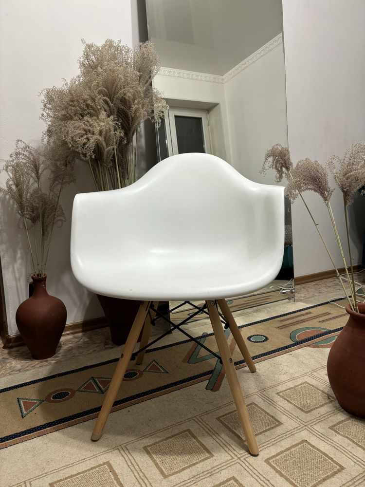 Стулья  EAMES W