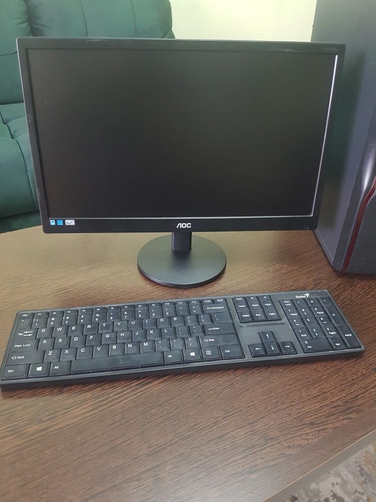 Monitor led AOC 23.6" si tastatură