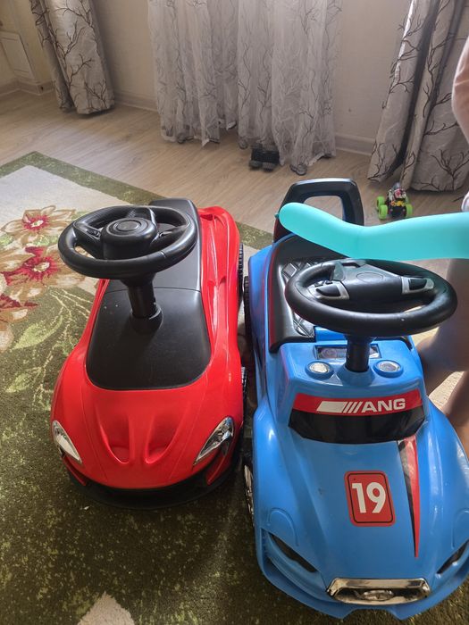 Продам две машинки толокар