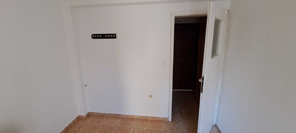 Дава се под наем Едностаен апартамент в Пловдив, Център - 18 кв.м за 204 € - Снимка #2