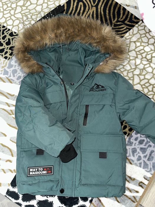 Продам зимнюю детскую куртку