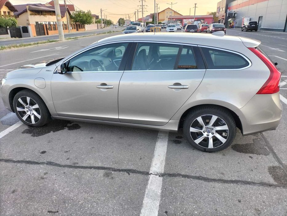 Volvo v60-2.4 AWD plug jn hybrid 283 CP