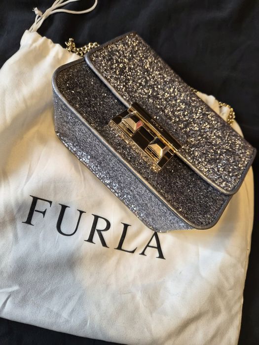 Дамска чанта, без забележки.