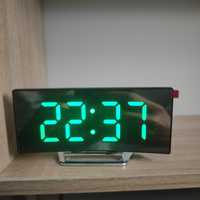 Умные часы настольные электронные на батарейках с будильником.