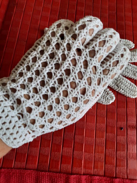 Mănuși albe din macrame crosetate manual