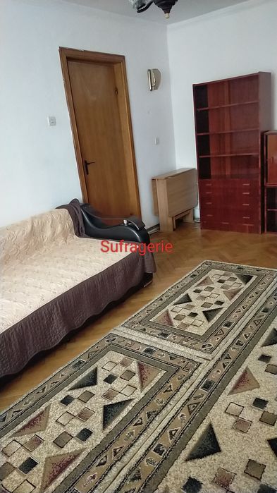 Închiriez apartament