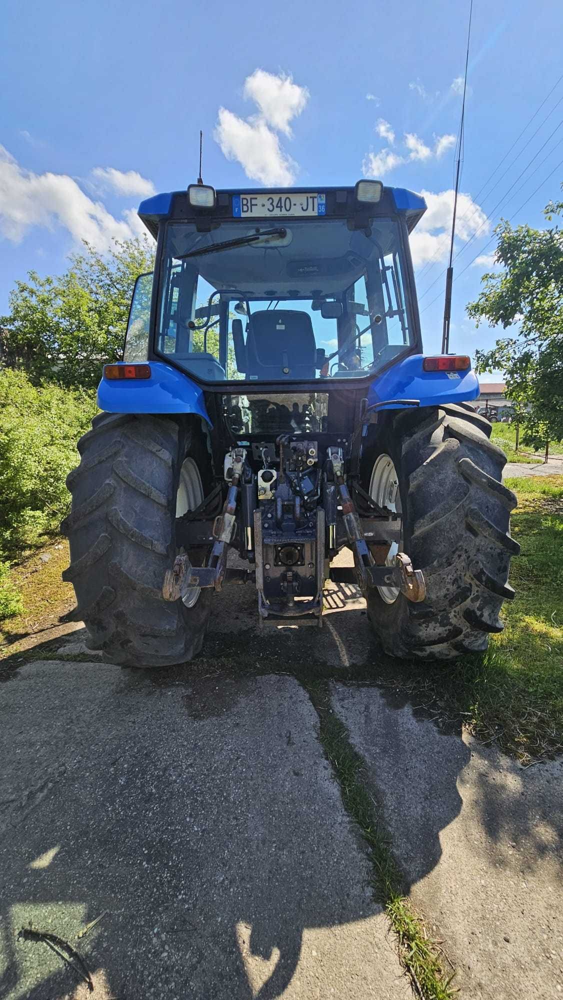 Tractor New Holland TM 125 cu incarcator frontal Mailleux t12