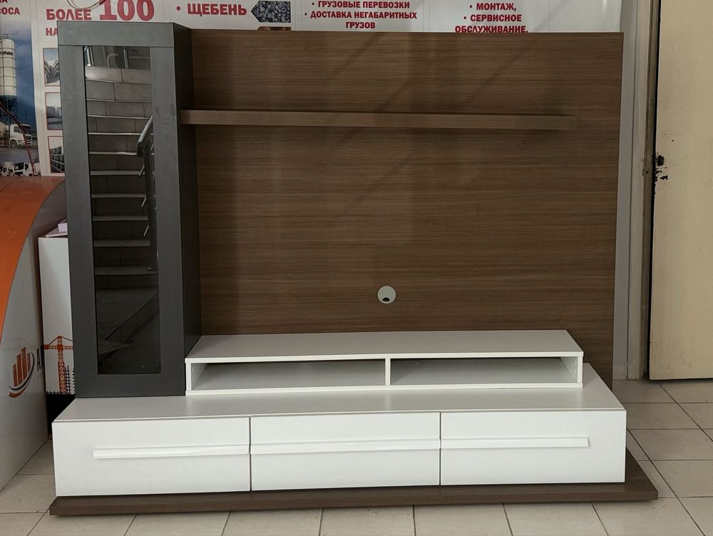 Продаю новую мебельную стенку под ТВ