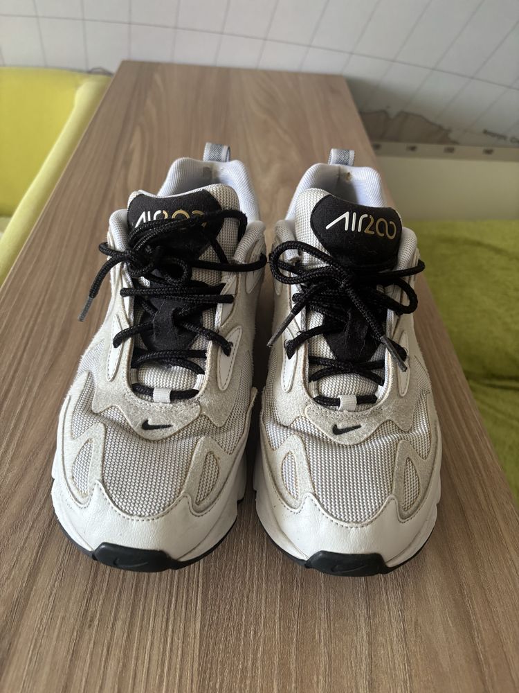 Маратонки Nike.
