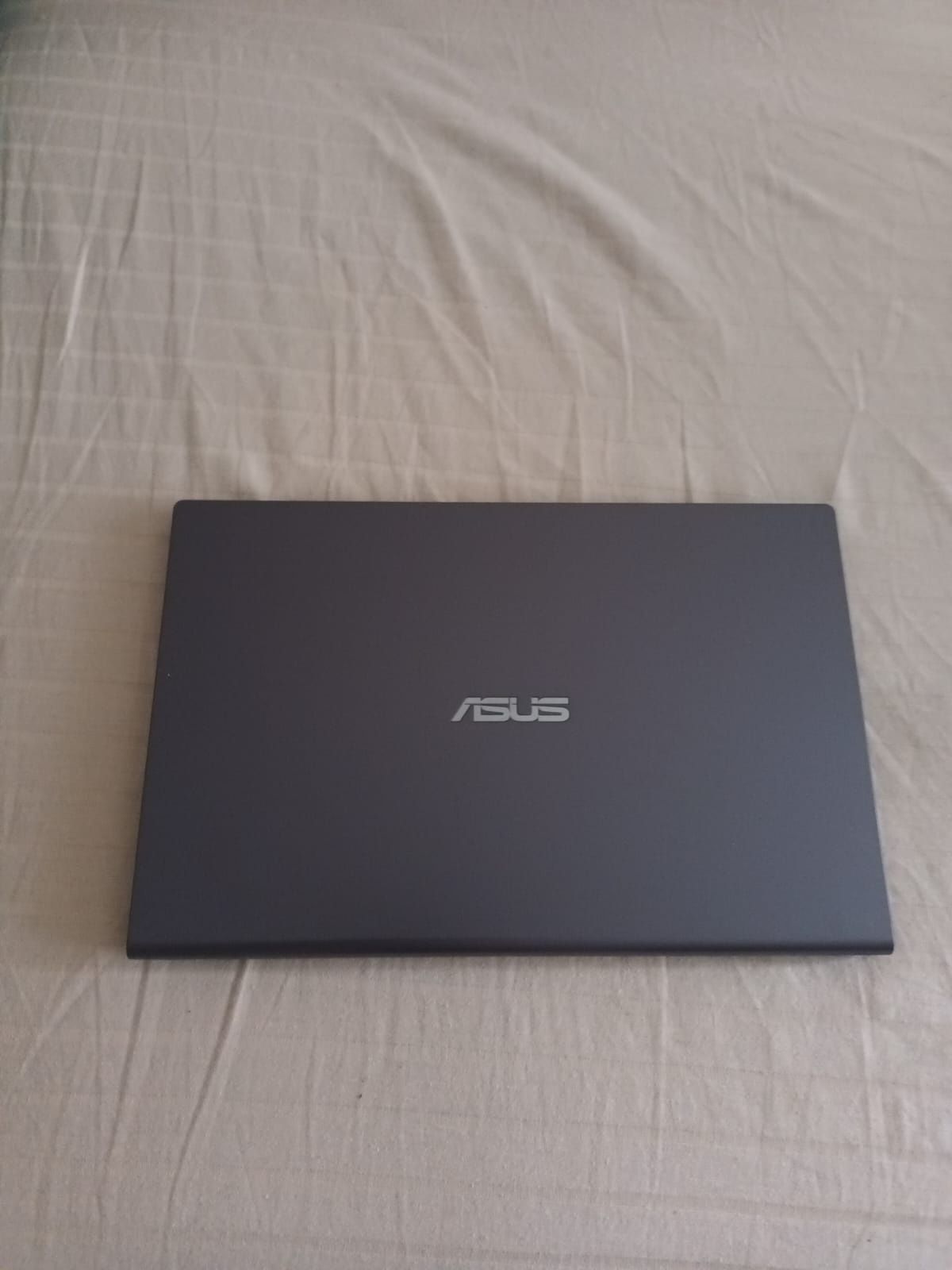 Vând laptop asus