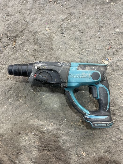 Акумолаторен перфоратор makita dhr 202