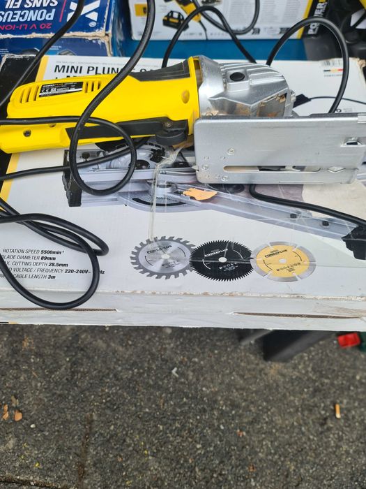 Mini fierastrau circular Power Plus