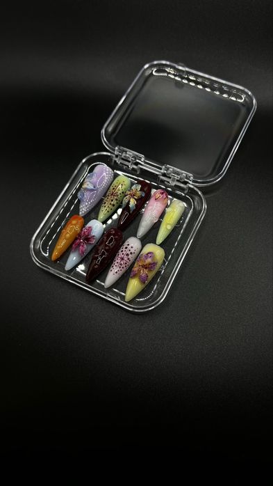 Наклалные ногти ручной работы