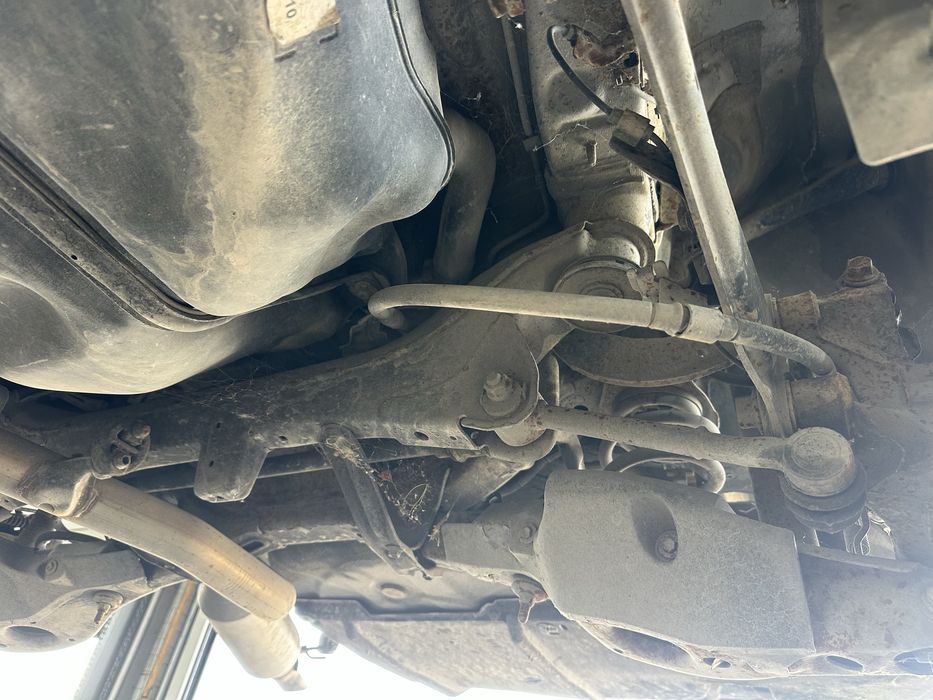 Заден мост за Тойота Авенсис Т27 комби!!!