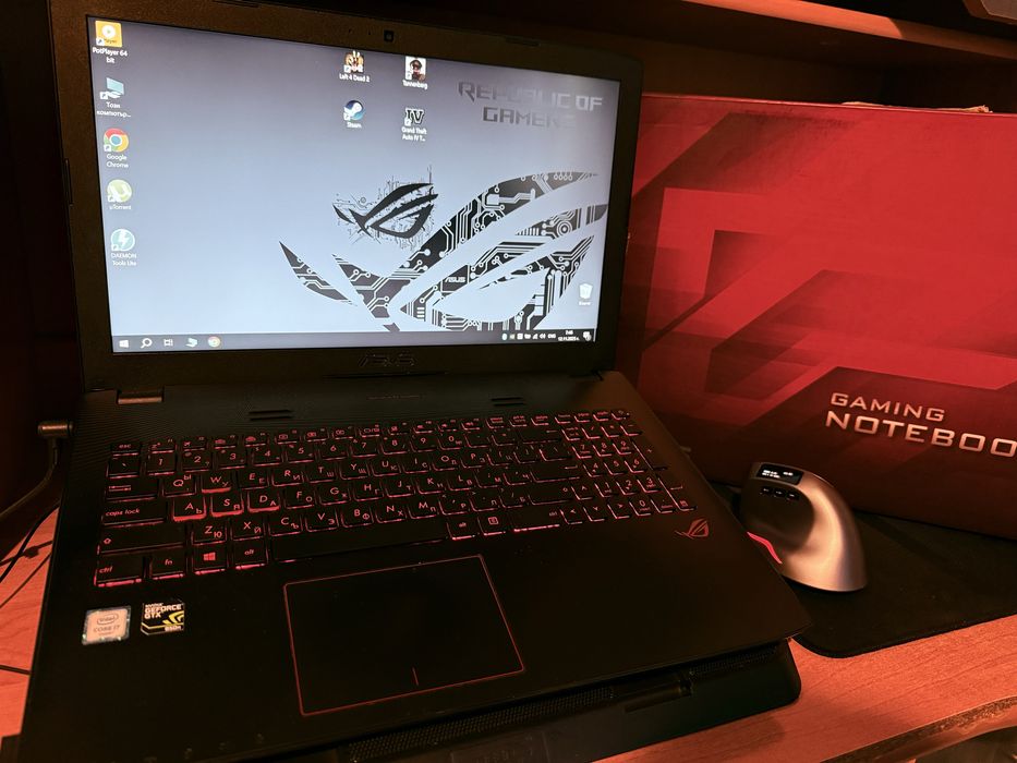 Asus ROG геймърски лаптоп