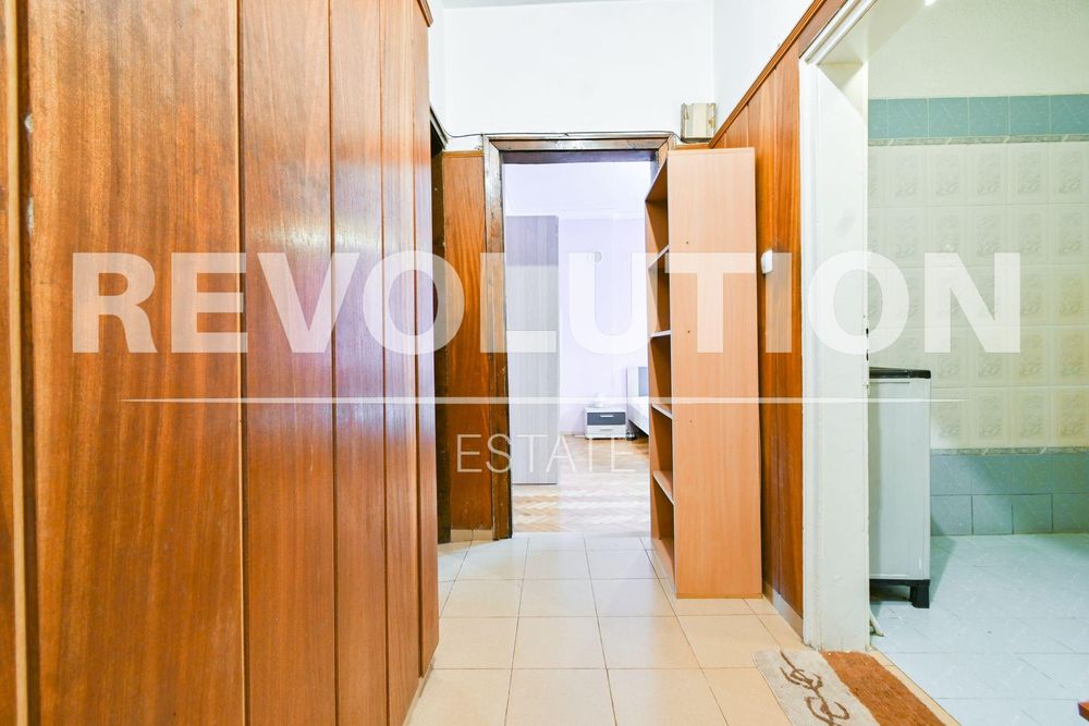 Тристаен апартамент в Центъра на София.