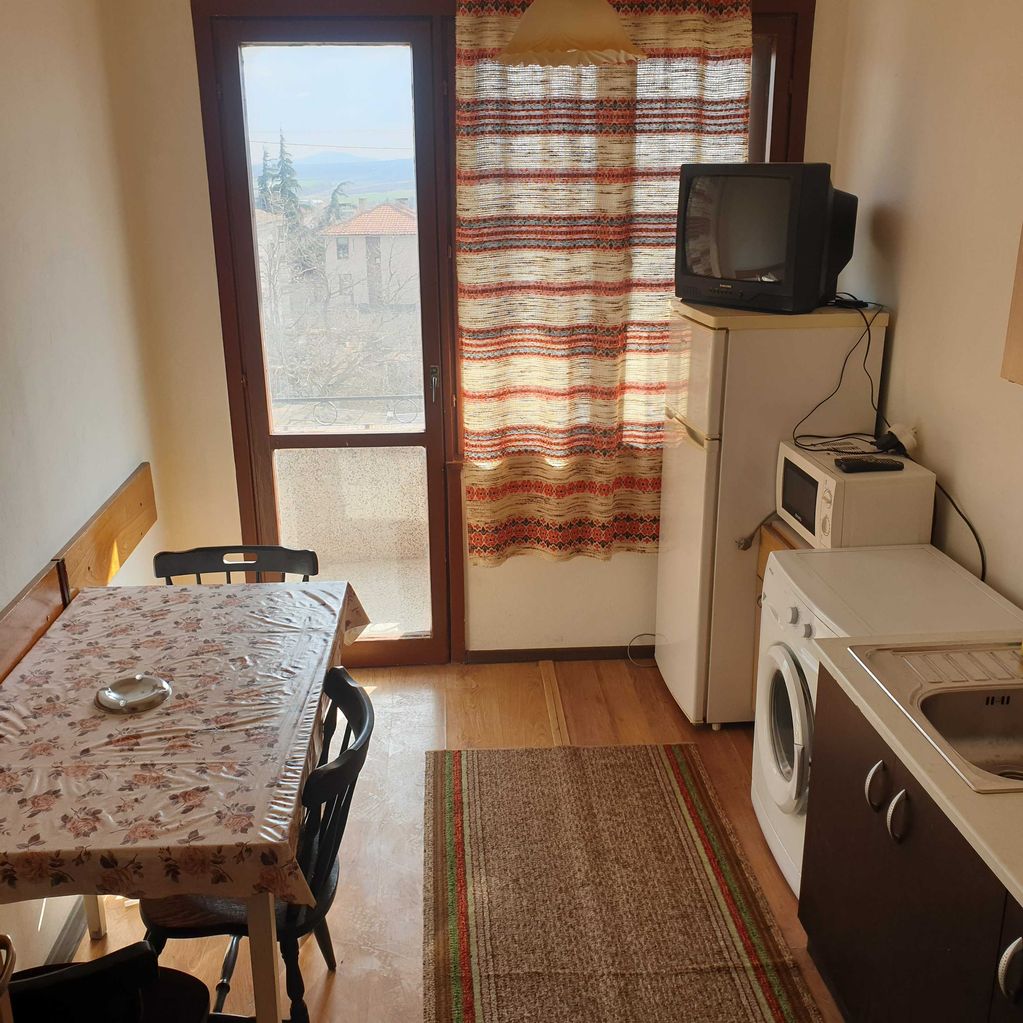 Дава се под наем Къща в Бургас, Ветрен - 220 кв.м за 750 € - Снимка #3