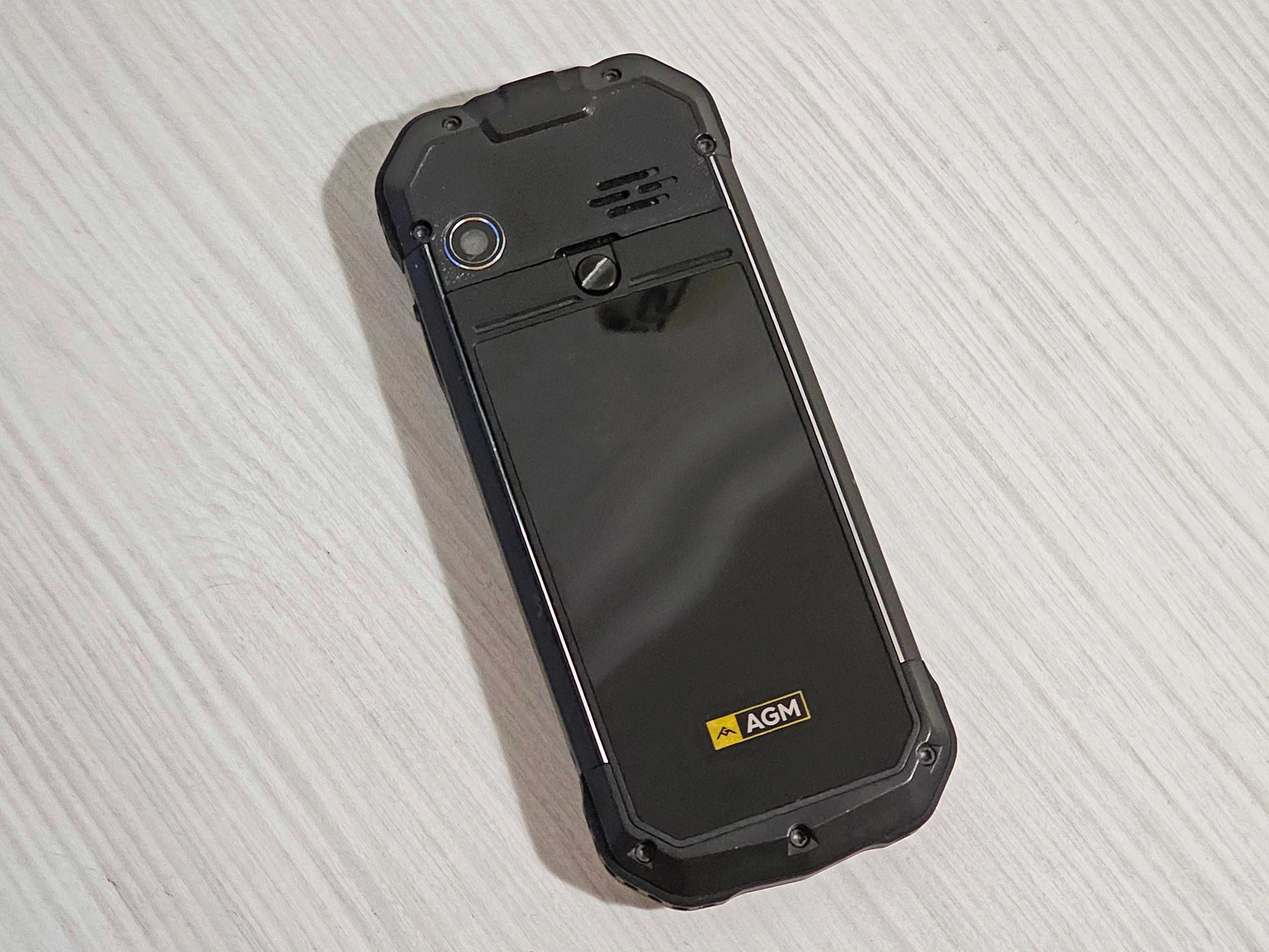 Бутонен защитен телефон AGM M3 с IP68