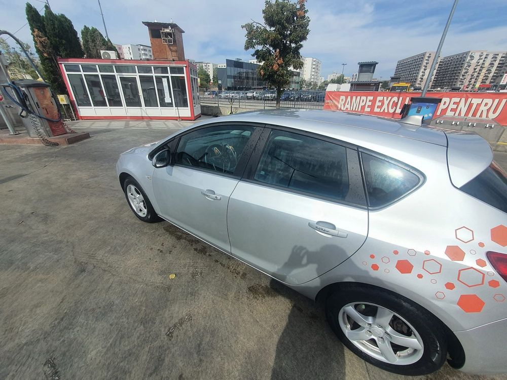 Vand Opel astra J 1.3 cdti 95cp 2012