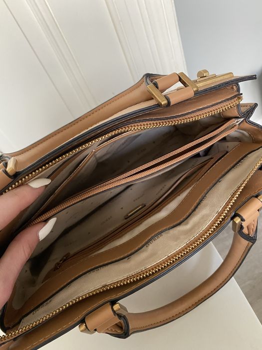 Дамска чанта - Guess