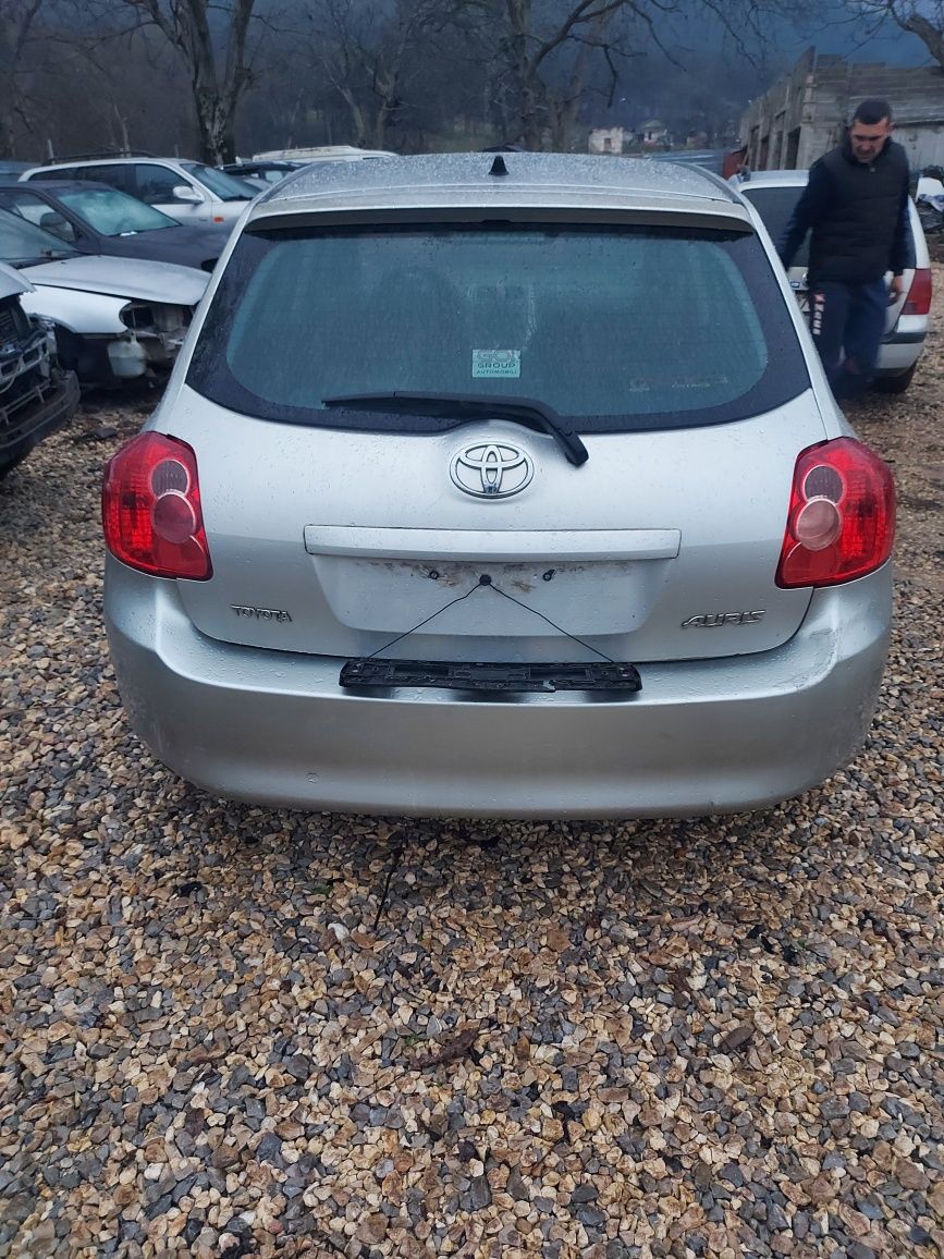 Toyota Auris 1.6vvti на части !!!